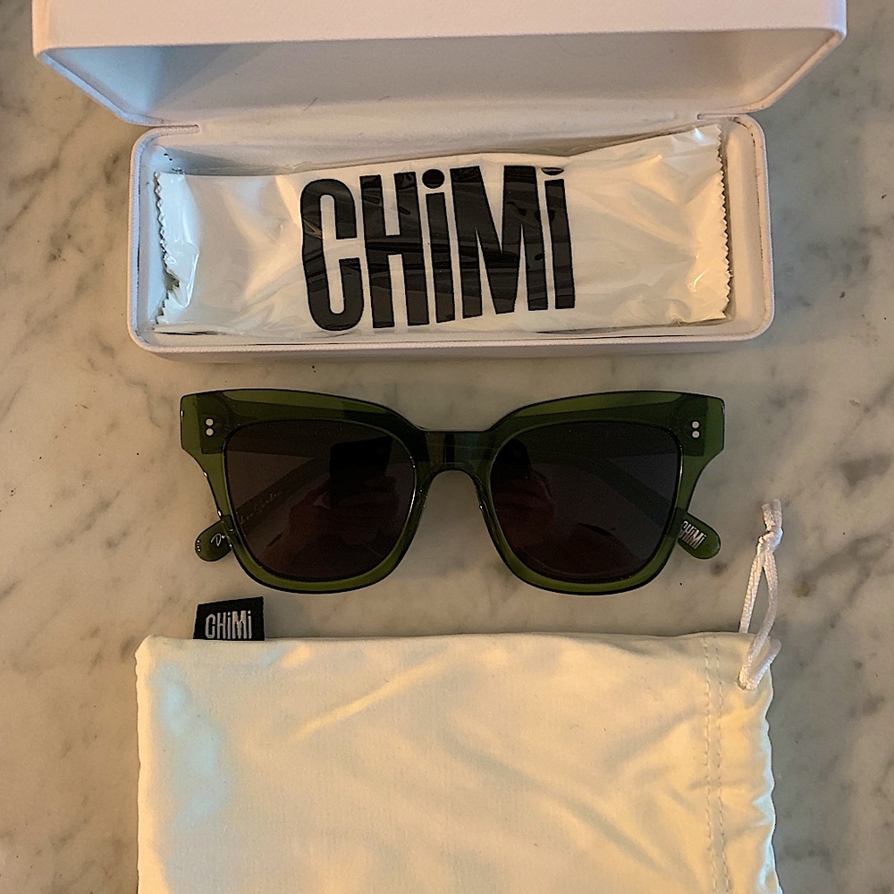 NWOT Chimi Olive Green “Kiwi” Sunglasses